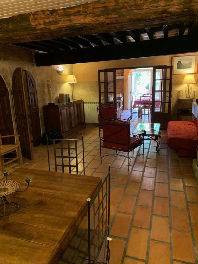 La Maison Sur La Place エーグ・モルト エクステリア 写真