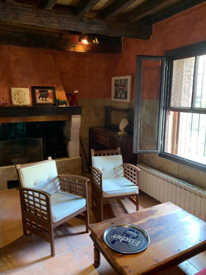 La Maison Sur La Place エーグ・モルト エクステリア 写真