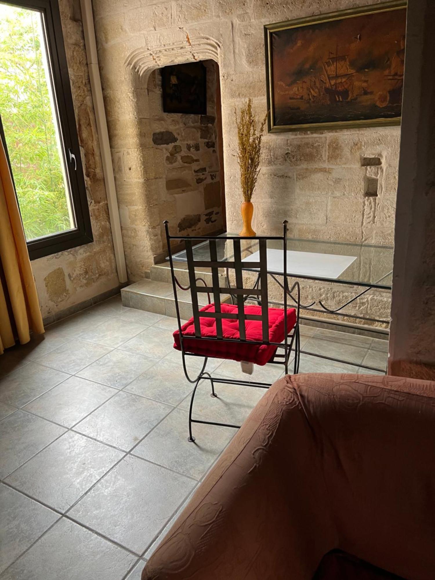 La Maison Sur La Place エーグ・モルト エクステリア 写真
